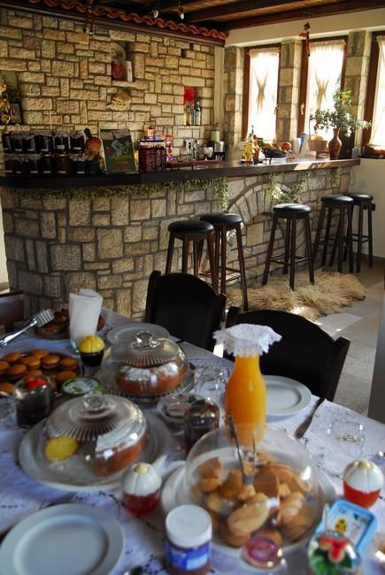 Guesthouse Petrino Pezoula Exterior photo